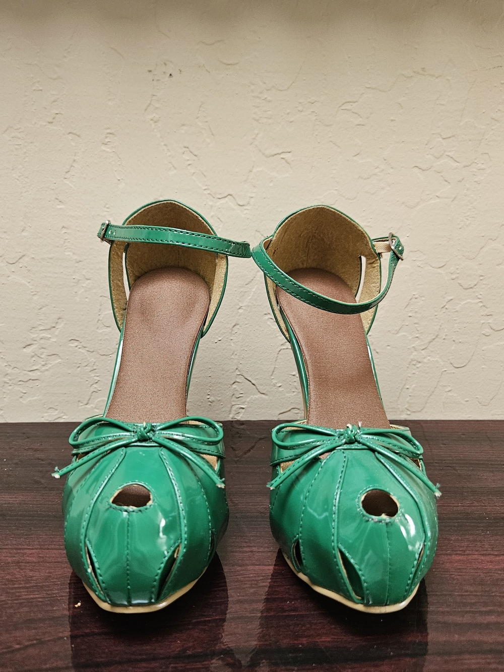 NEW Women’s Green Ankle-Strap Peep-Toe Heels by BUMPER, Size 5.5 - (Item #92)
